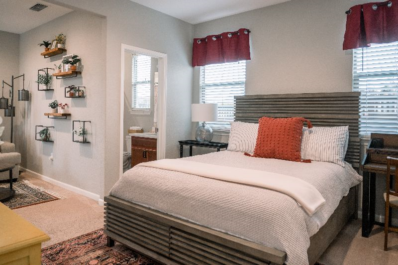 Studio Suite - Private Bath - Kitchenette