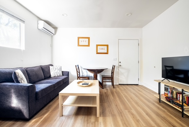 Charming Two Bedroom cottage - Photo 4