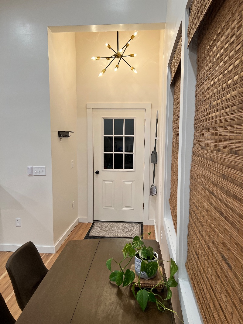 One Bedroom Farmhouse Apartment - Photo 1