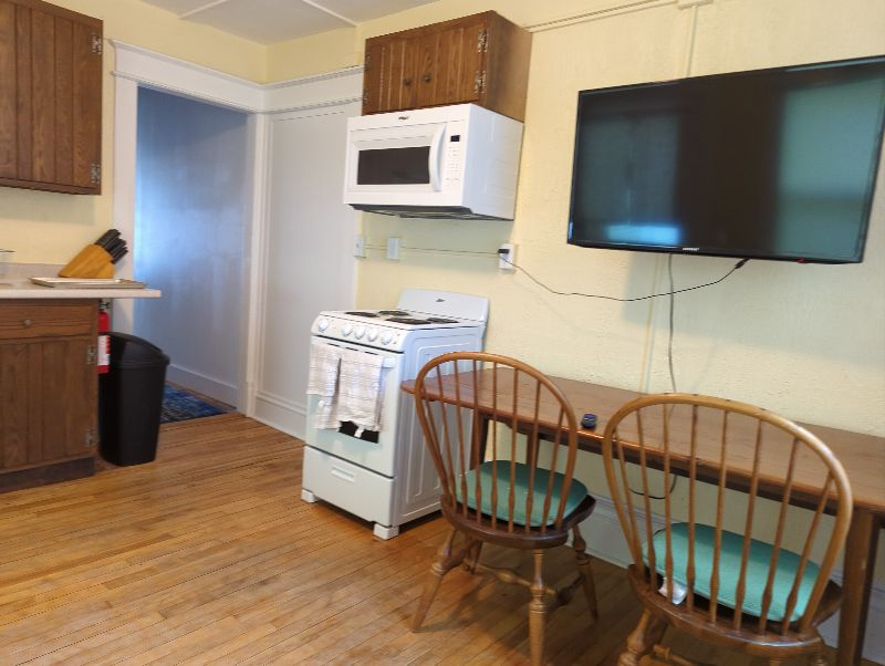 Fully Furnished 1 bedroom 1.4miles from Hospital - Photo 9