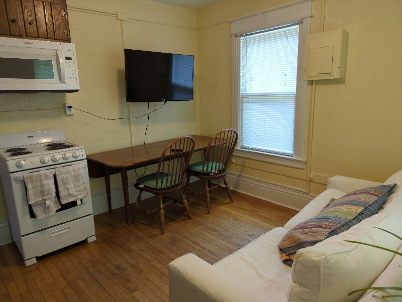 Fully Furnished 1 bedroom 1.4miles from Hospital - Photo 7