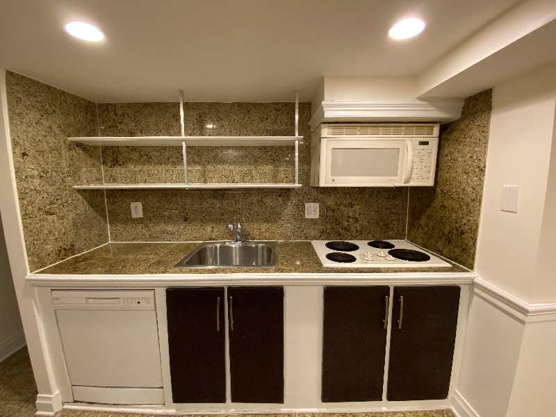 English Basement Apartment in Columbia Heights Brownstone - Photo 4