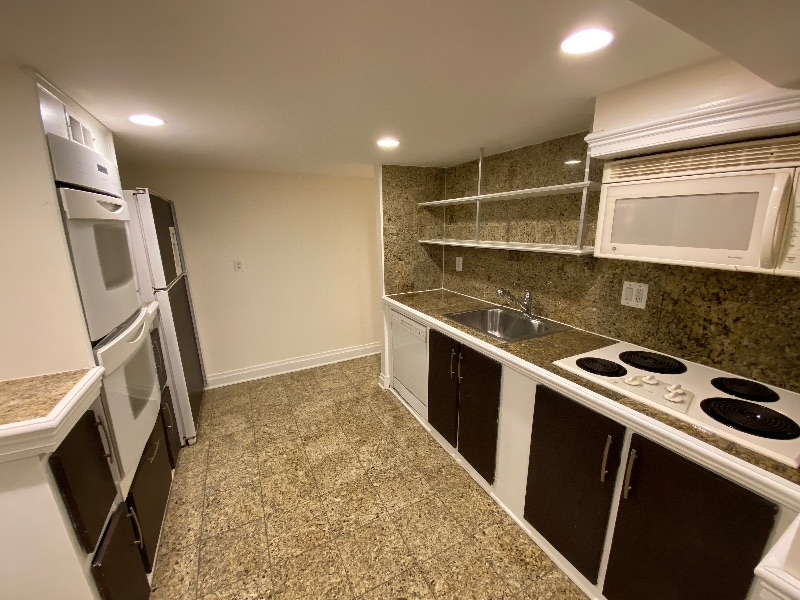 English Basement Apartment in Columbia Heights Brownstone - Photo 5