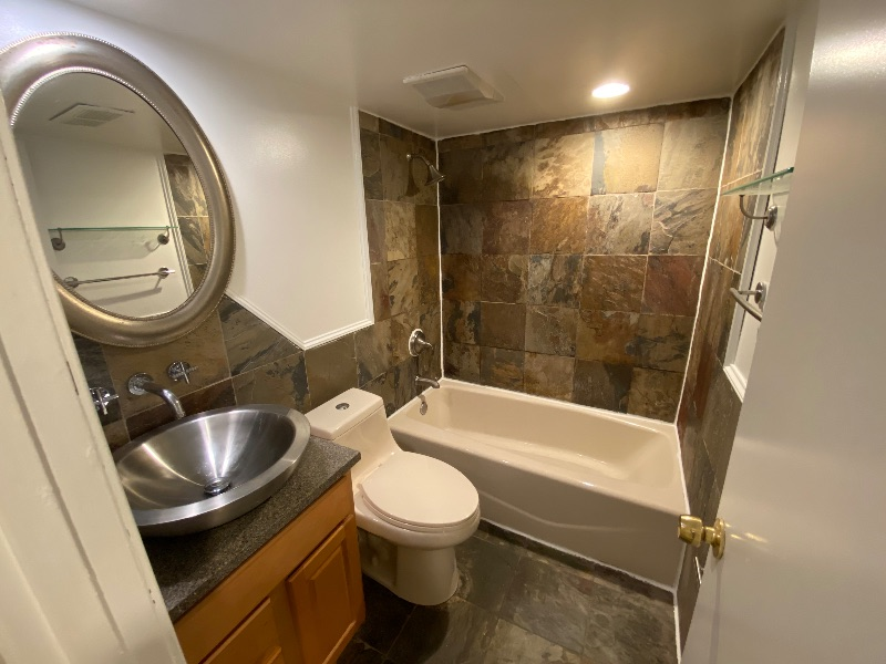 English Basement Apartment in Columbia Heights Brownstone - Photo 6