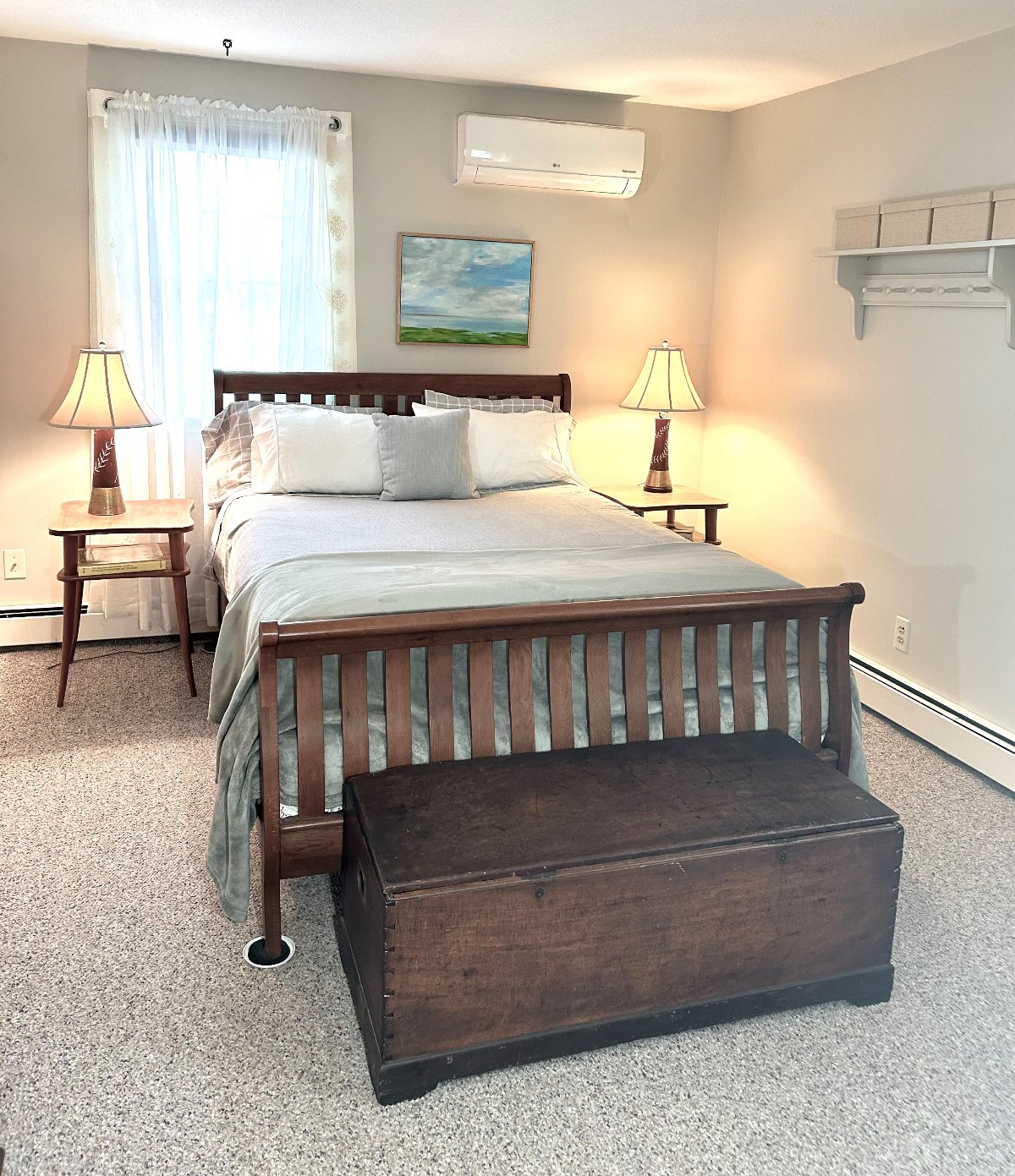 Tranquility, private room and bath, queen bed