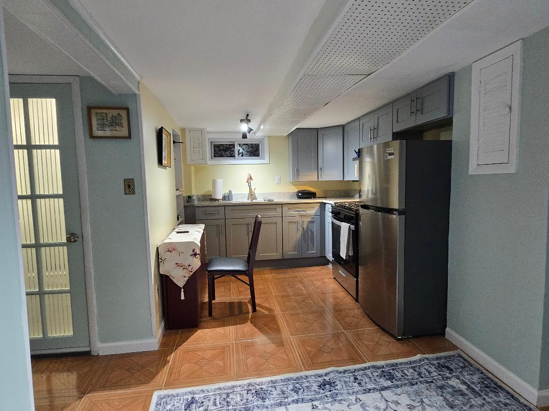 Nice, Quite, Private and Centrally located to many medical centers/ hospitals - Photo 3