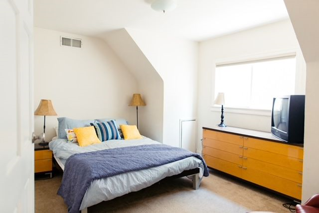 Gorgeous Views of Golden Gate Bridge from this top floor 2 bed/1 bath - Photo 6