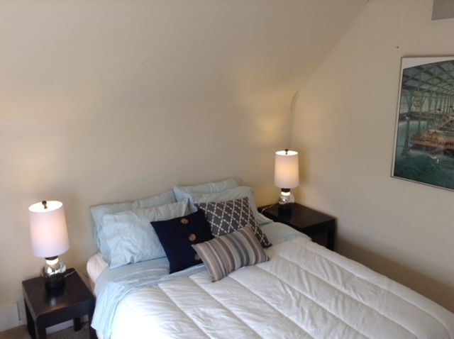 Gorgeous Views of Golden Gate Bridge from this top floor 2 bed/1 bath - Photo 4
