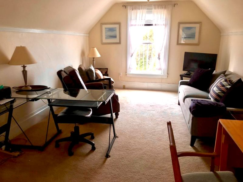 Gorgeous Views of Golden Gate Bridge from this top floor 2 bed/1 bath - Photo 5