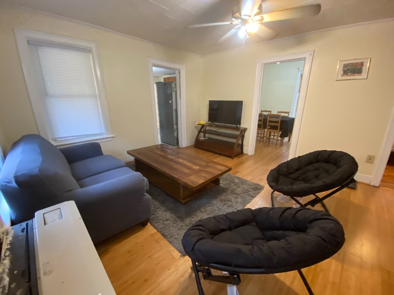 2 bedroom apartment with dining room - Photo 3