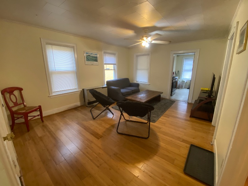 2 bedroom apartment with dining room - Photo 2