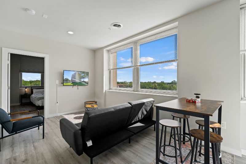 Industrial 2 Bed 2 Bath Free Parking