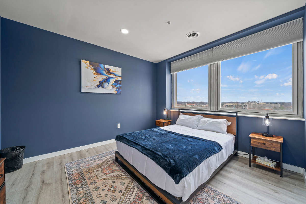 High ceilings-stylish 2 BED 1 BATH Free parking