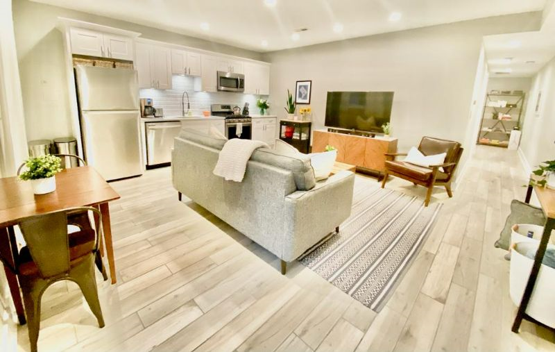4.94 stars on Airbnb, Large unit with off-street parking near everything - Photo 2