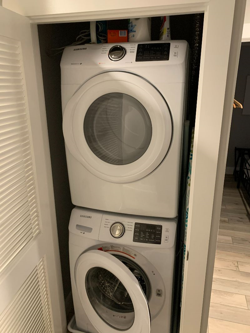 4.94 stars on Airbnb, Large unit with off-street parking near everything - Photo 7