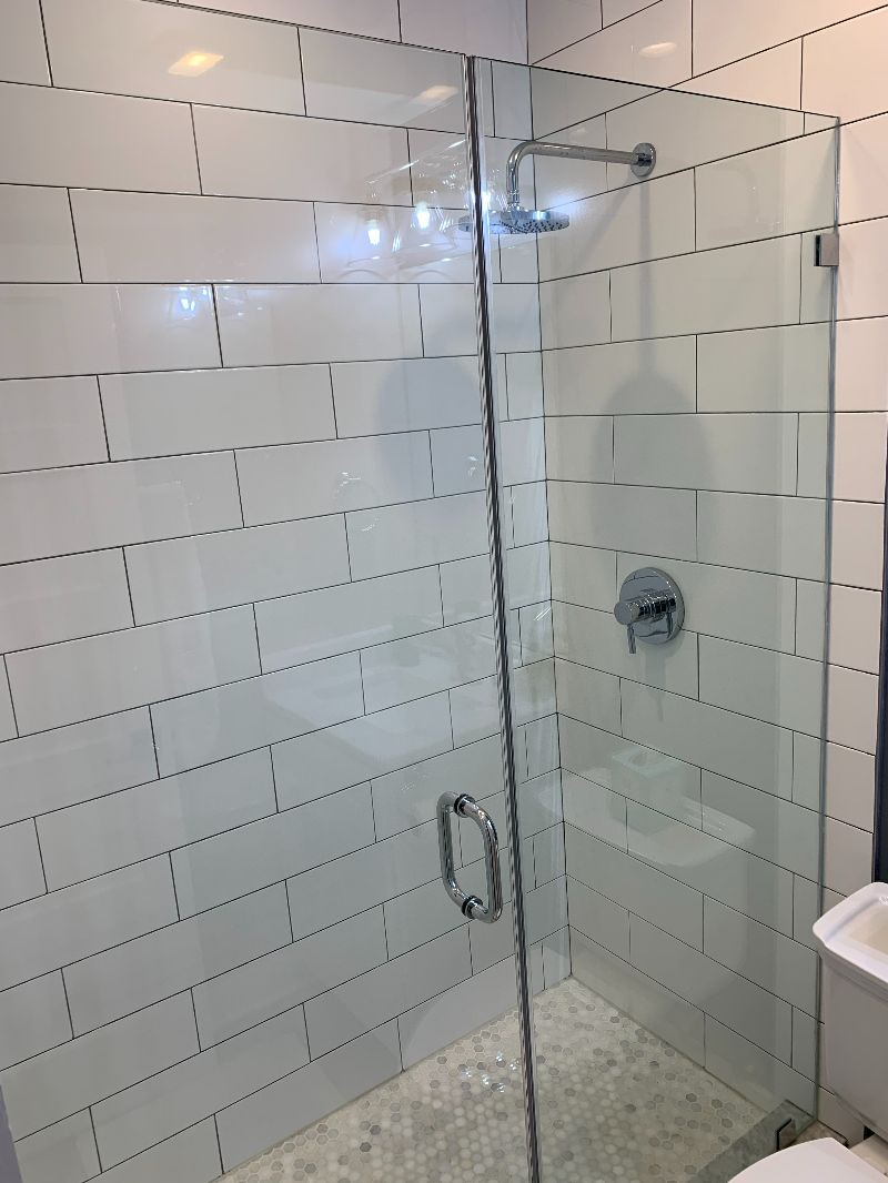 4.94 stars on Airbnb, Large unit with off-street parking near everything - Photo 12