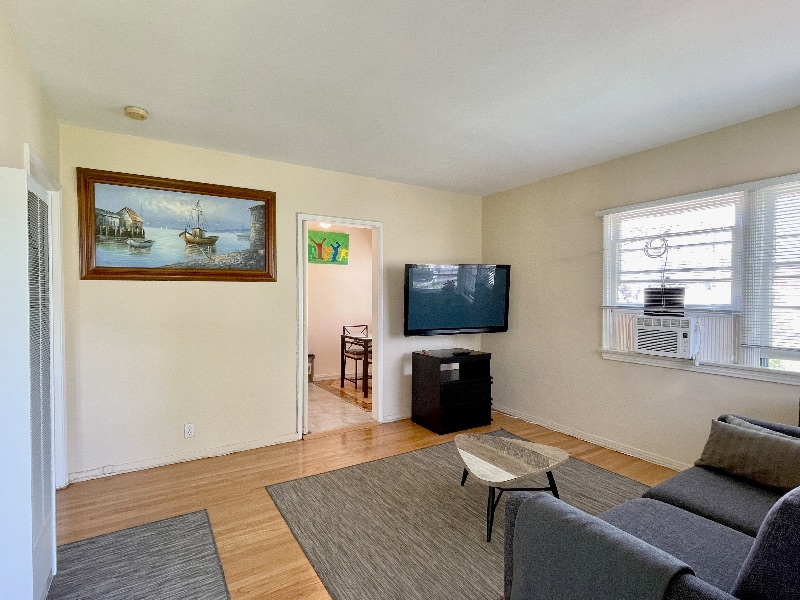 Charming 1bd and bath, great location - Photo 5