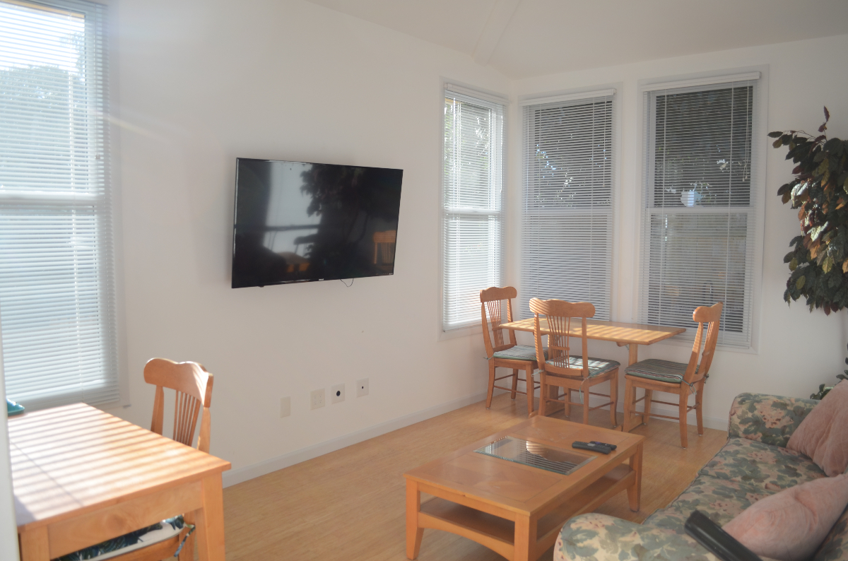 Private 1 Bedroom, 1 Bath Guest House - Photo 3