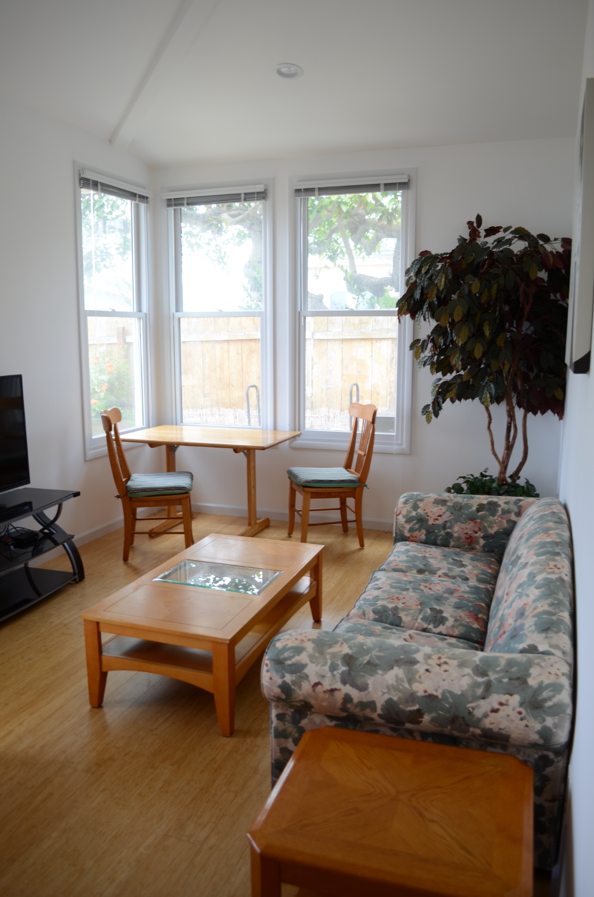 Private 1 Bedroom, 1 Bath Guest House - Photo 6