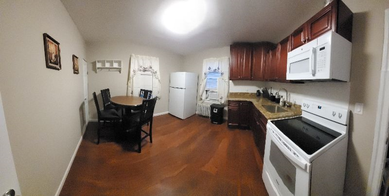 2 Bedroom in Bellerose - Photo 9