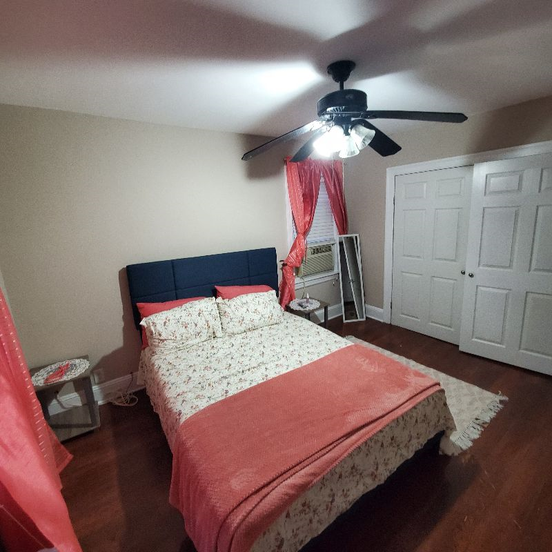 2 Bedroom in Bellerose - Photo 5