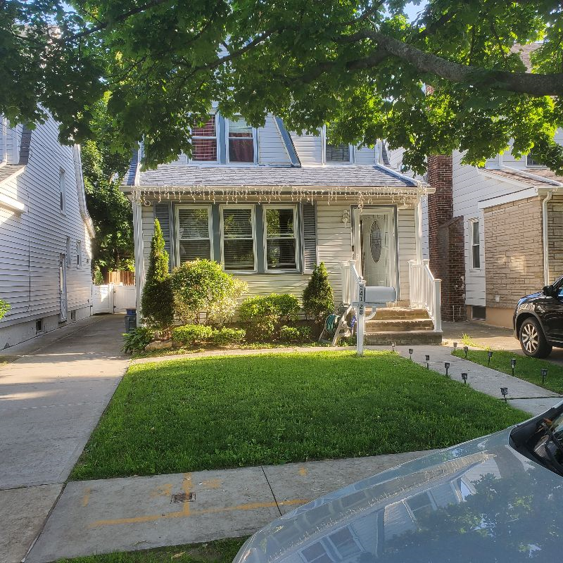 2 Bedroom in Bellerose - Photo 1