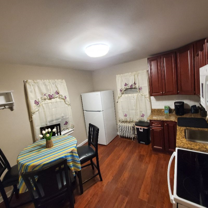2 Bedroom in Bellerose - Photo 10
