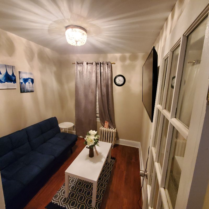 2 Bedroom in Bellerose - Photo 11