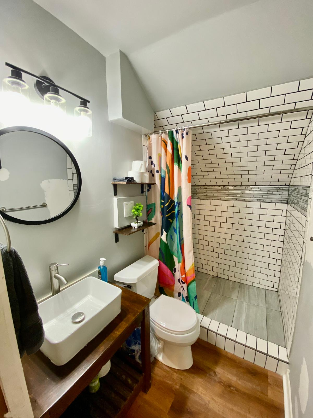Renovated 1BR Apartments, close to UNMC, Creighton, and Midtown Omaha - Photo 5