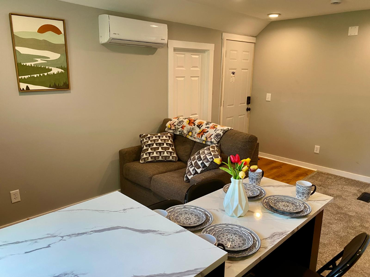 Renovated 1BR Apartments, close to UNMC, Creighton, and Midtown Omaha - Photo 6
