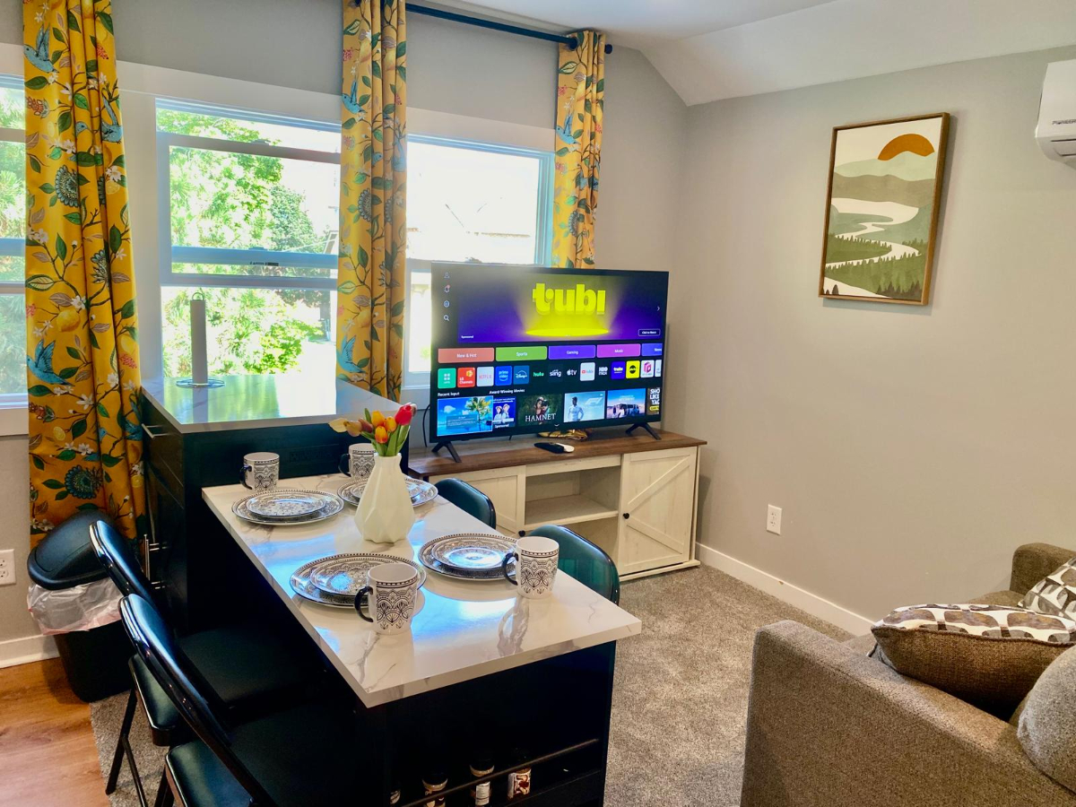 Renovated 1BR Apartments, close to UNMC, Creighton, and Midtown Omaha - Photo 7