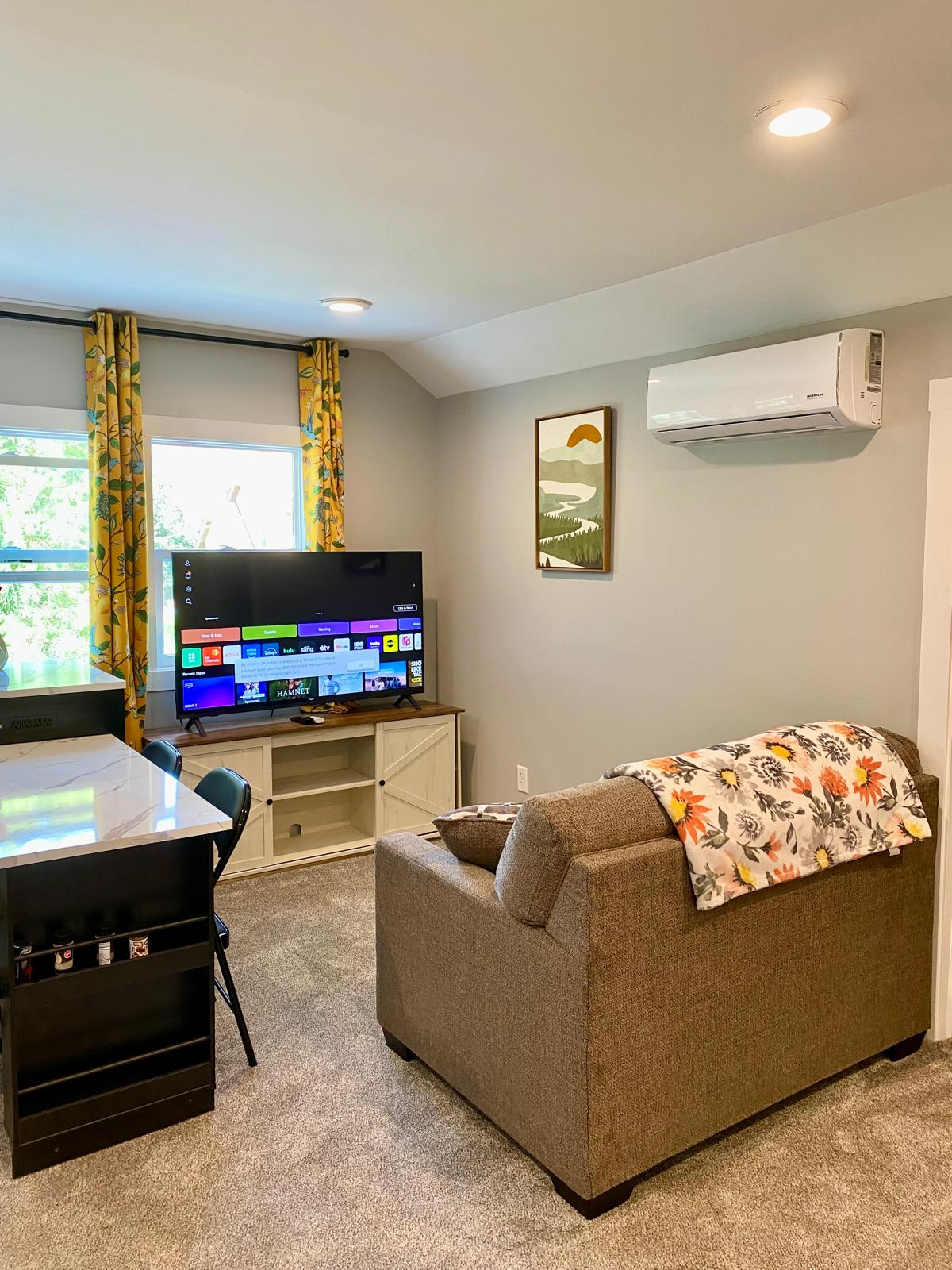Renovated 1BR Apartments, close to UNMC, Creighton, and Midtown Omaha - Photo 10