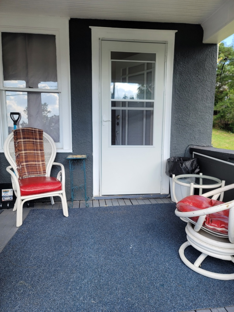 1930s bungalow $1250 available 12/30 - Photo 2