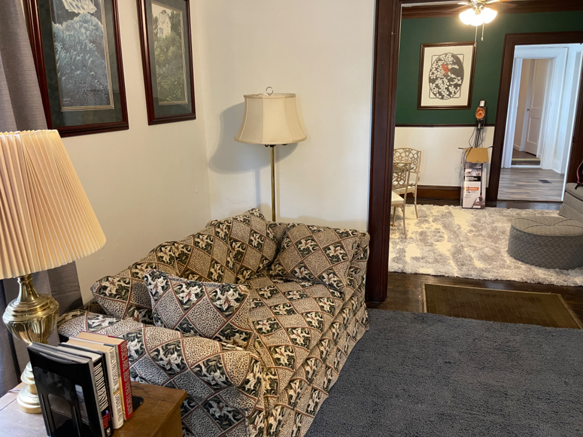 1930s bungalow    $1250  available 12/30 - Photo 6