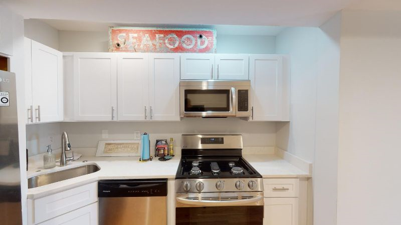 Stunning, Gorgeous Condo with Great Light - Photo 12