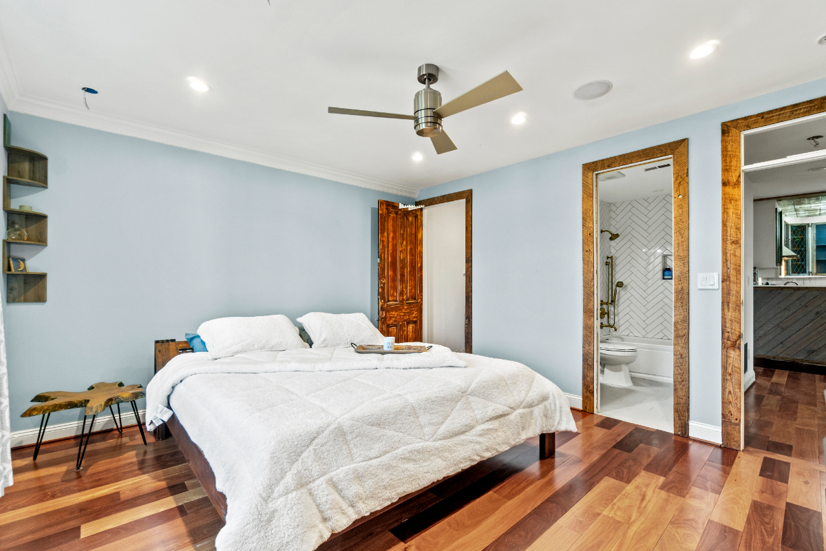 Stunning, Gorgeous Condo with Great Light - Photo 2