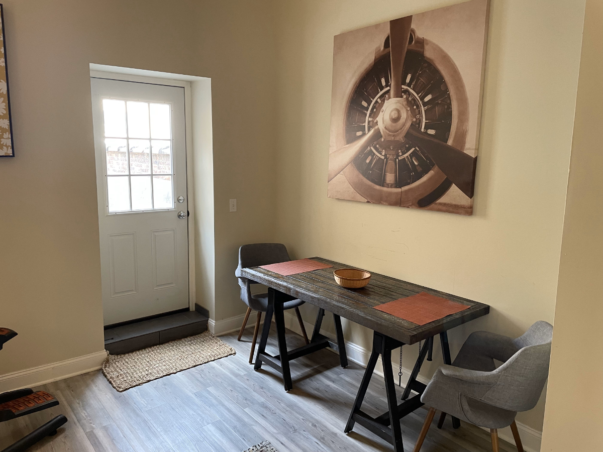 Beautiful large studio apartment with outside patio in Dowtown Albany. - Photo 2