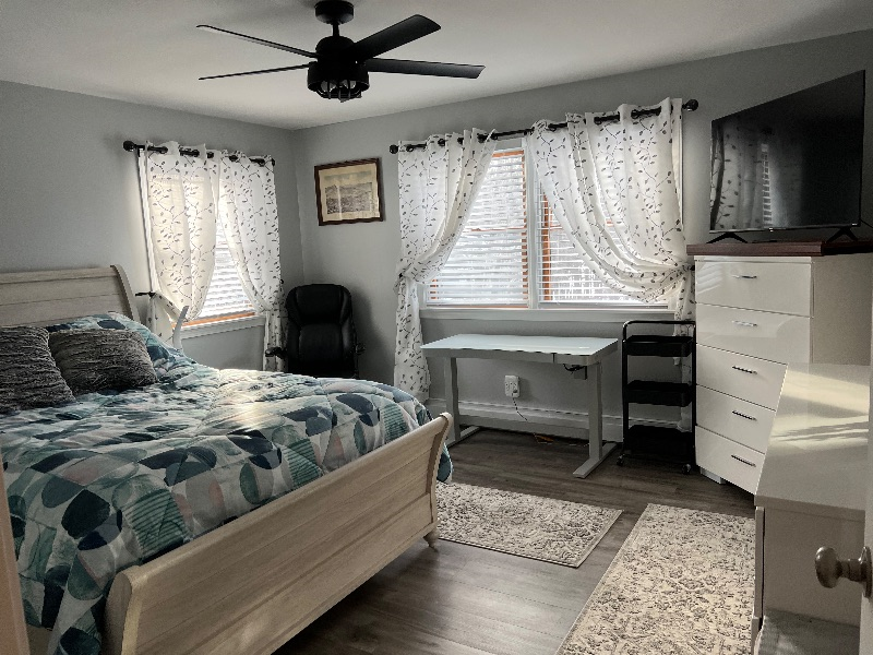 Furnished bedroom with shared bathroom TV Wi-Fi - Photo 6