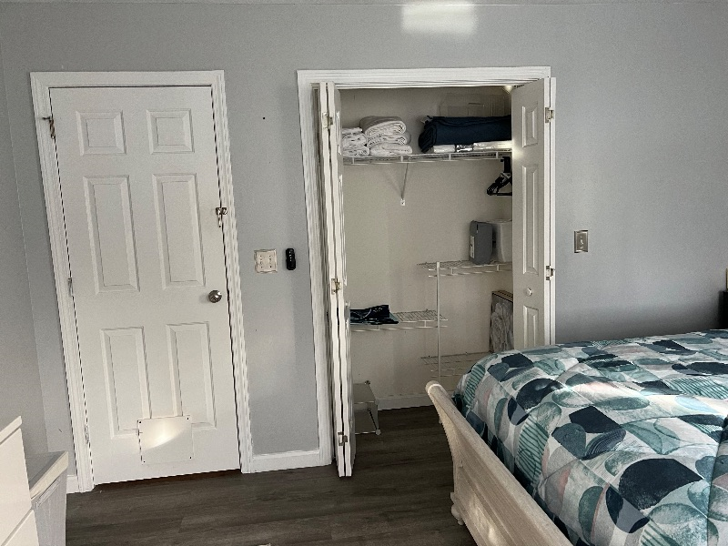 Furnished bedroom with shared bathroom TV Wi-Fi - Photo 7