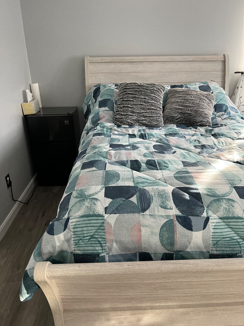 Furnished bedroom with shared bathroom TV Wi-Fi - Photo 8