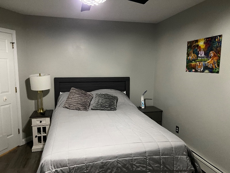 Furnished bedroom with shared bathroom TV Wi-Fi - Photo 10