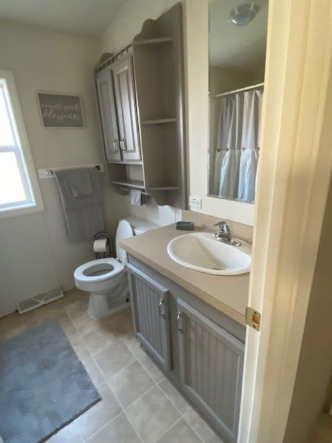 Quiet Country property located on 5 acres w/ detached 2 car garage - Photo 6