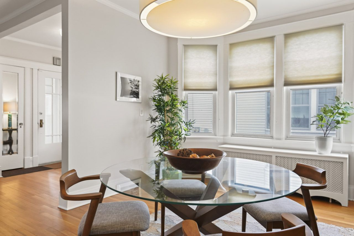 Quiet pet friendly 2 bedroom apartment with off street parking close to hospitals - Photo 2