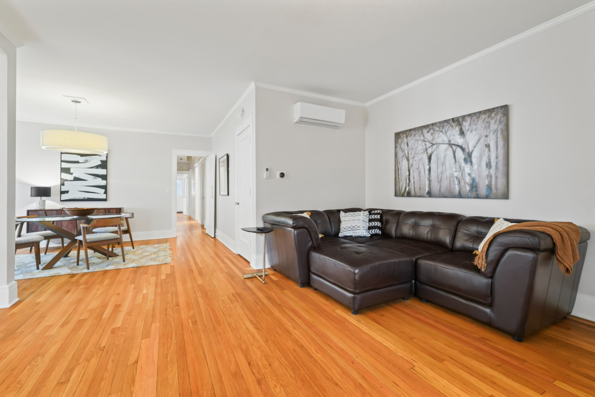 Quiet pet friendly 2 bedroom apartment with off street parking close to hospitals - Photo 9