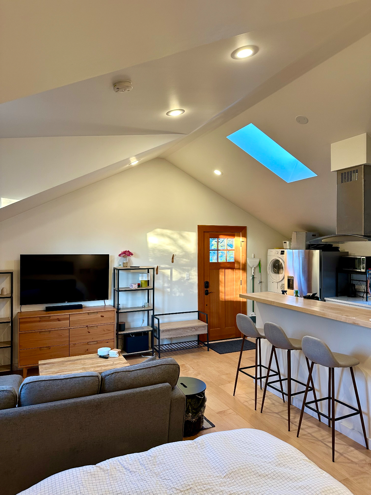 Brand New Standalone Private Studio in NE