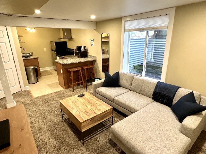 Cozy One Bedroom Apt Near Alberta Arts District