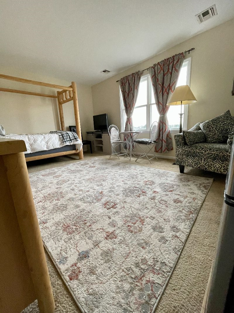 large, quiet room rental in the heart of the east end of Long Island - Photo 2