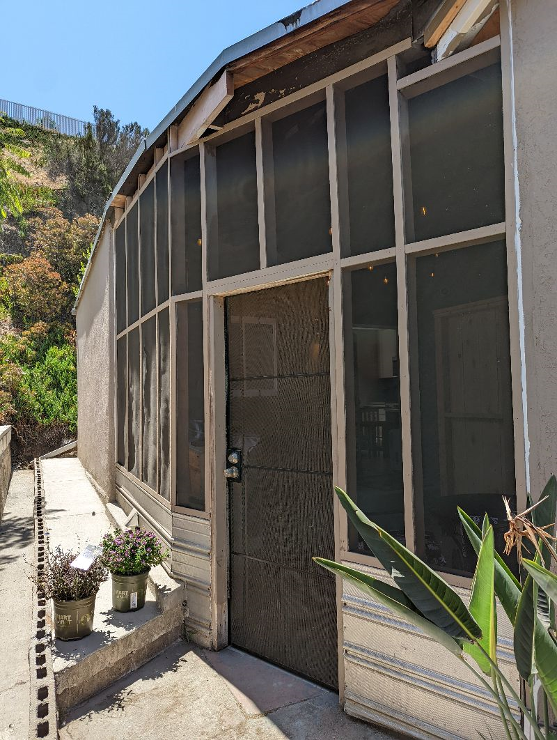 Centrally Located Private Studio in a Charming Neighborhood - Photo 4