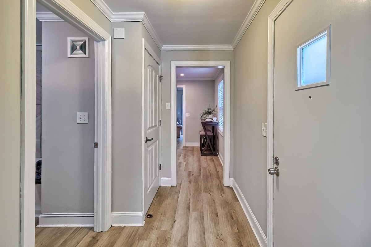 Private Entrance & Driveway  Furnished 1BR Near USC & 5 Points (all utilities included) - Photo 8