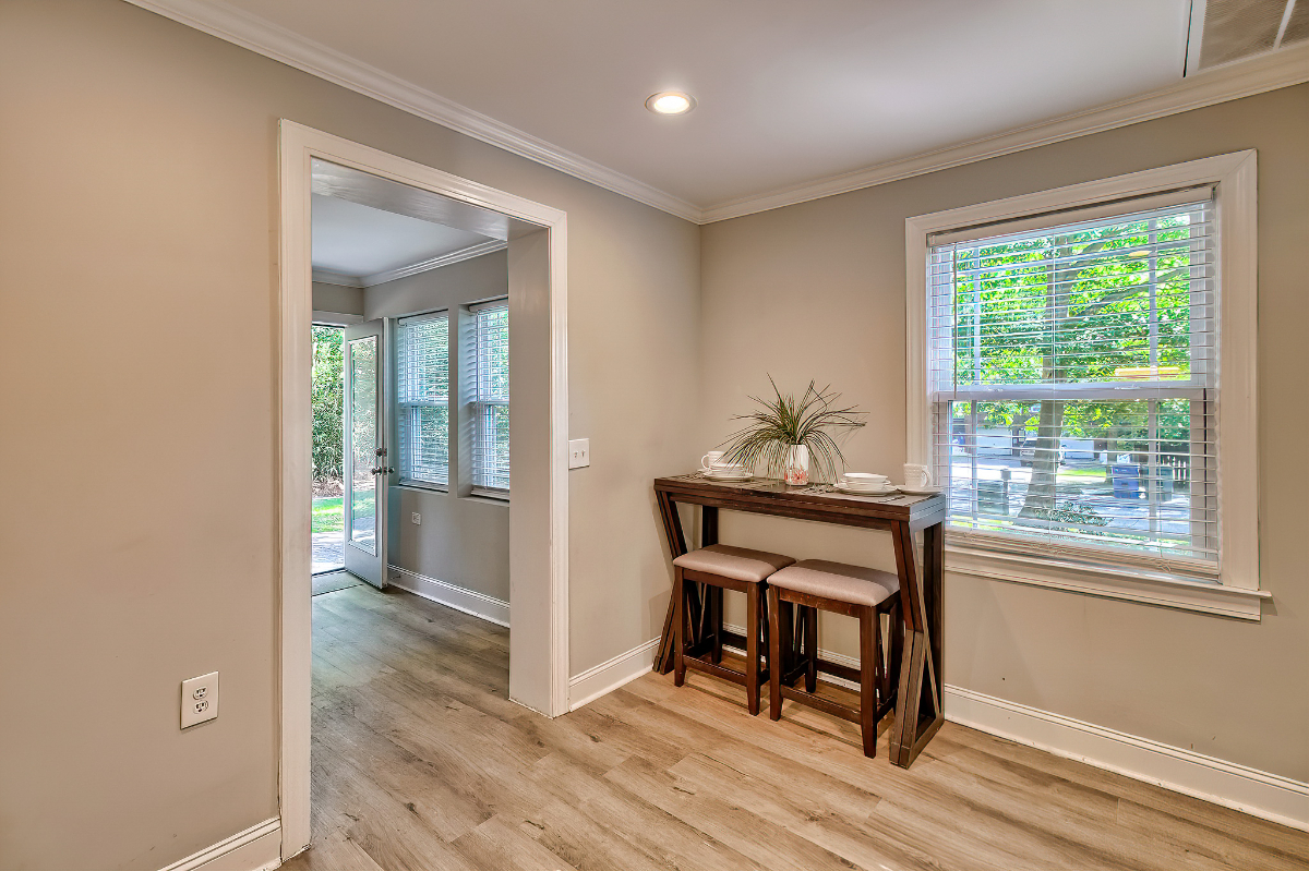 Private Entrance & Driveway  Furnished 1BR Near USC & 5 Points (all utilities included) - Photo 12